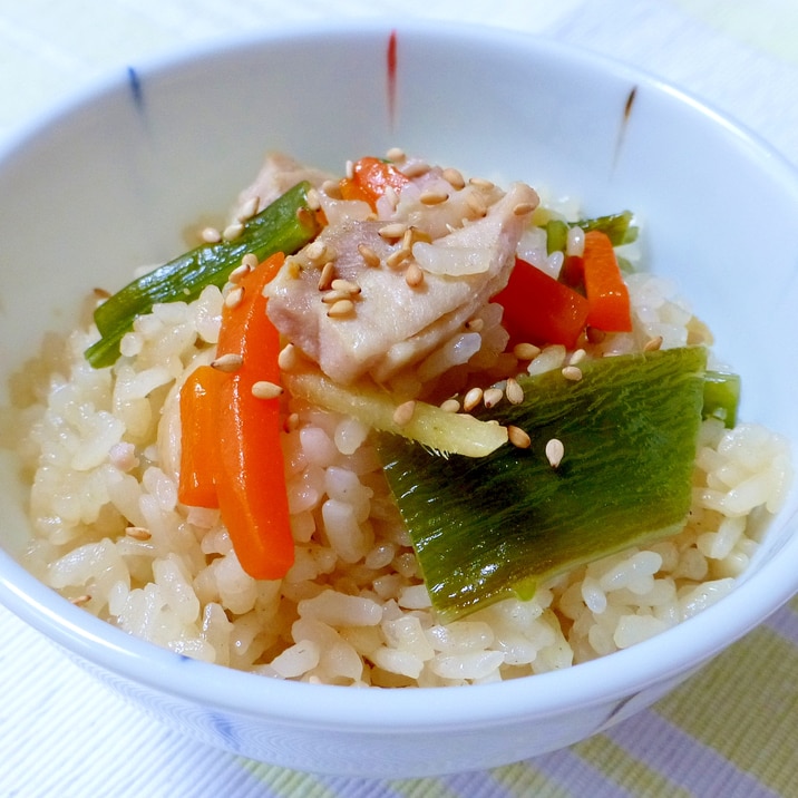 鶏肉と茎わかめの炊き込みご飯